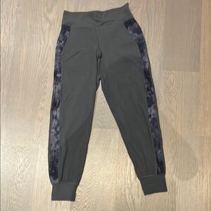 lululemon athletica women Charcoal Joggers with Black Accents